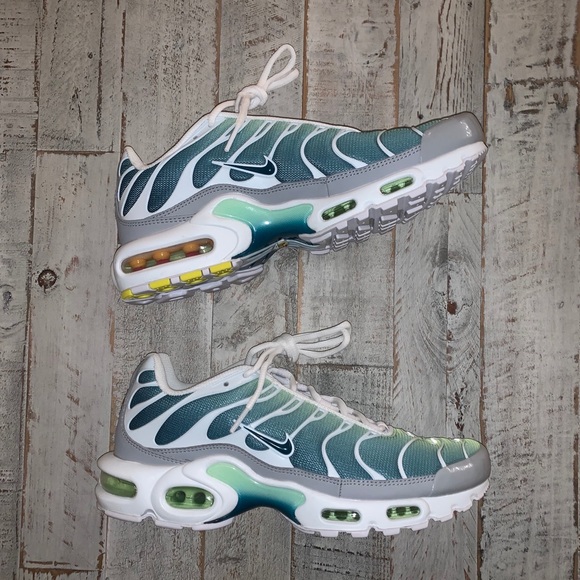 air max plus aurora green